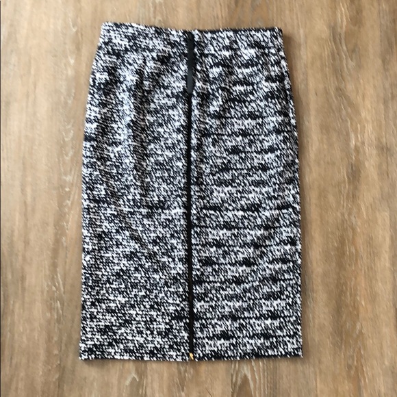 Vince Camuto• Exposed Zipper Pencil Skirt - Picture 4 of 8